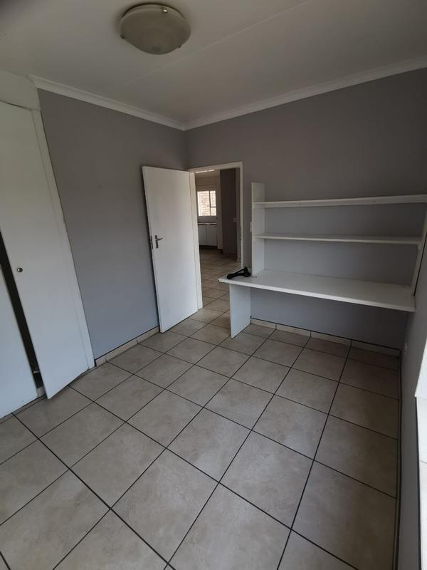 2 Bedroom Property for Sale in Kannoniers Park North West